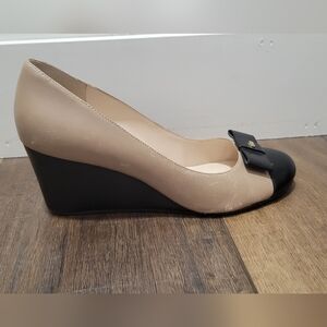 Cole Haan Elsie Bow Wedge 65mm Maple Sugar Leather-black Patent, sz9 B